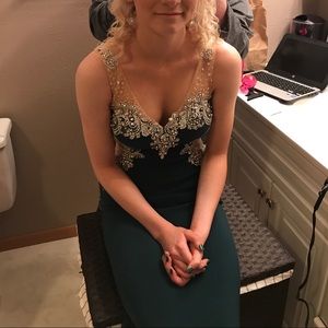Dark green beautiful prom dress. Size 0.